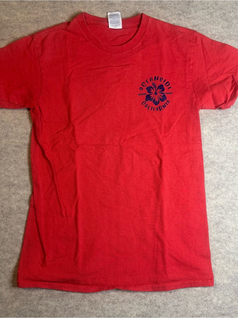 Delta Red men T‑Shirt with Navy Hibiscus Graphic